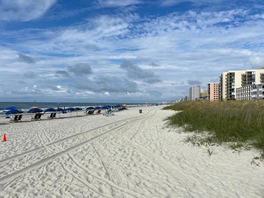 Appartement Stylish Haven New Walk To The Ocean Smart Tvs Wifi à Myrtle Beach Extérieur photo