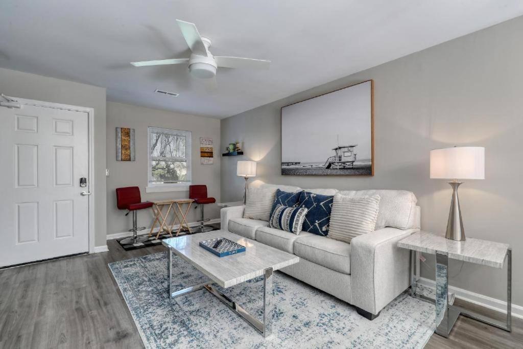 Appartement Stylish Haven New Walk To The Ocean Smart Tvs Wifi à Myrtle Beach Extérieur photo