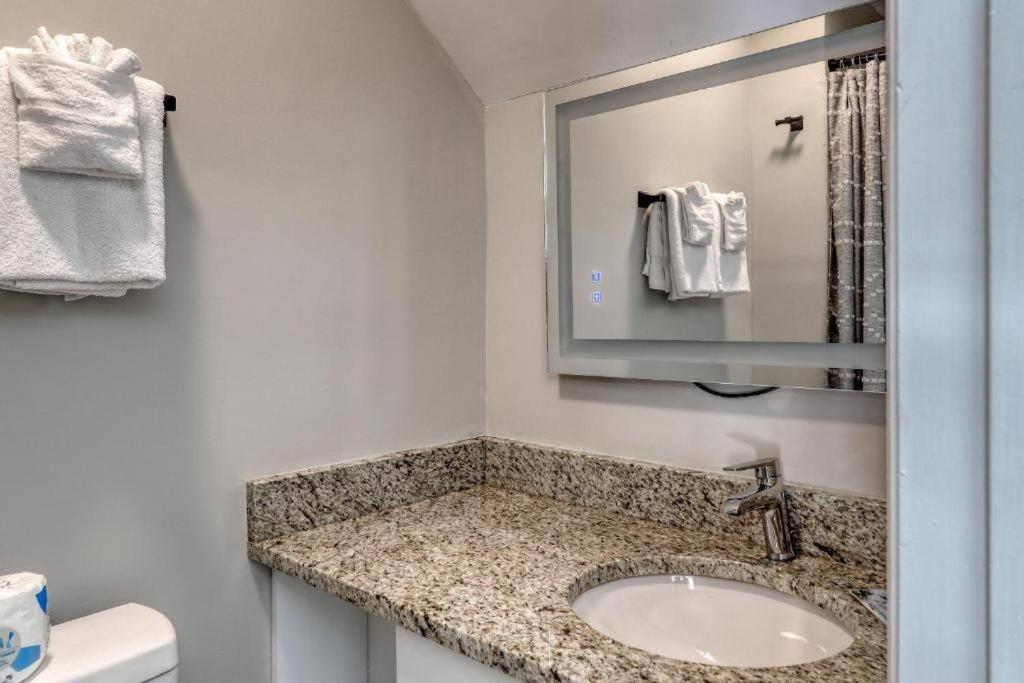 Appartement Stylish Haven New Walk To The Ocean Smart Tvs Wifi à Myrtle Beach Extérieur photo