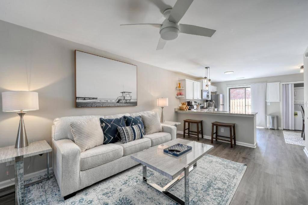 Appartement Stylish Haven New Walk To The Ocean Smart Tvs Wifi à Myrtle Beach Extérieur photo